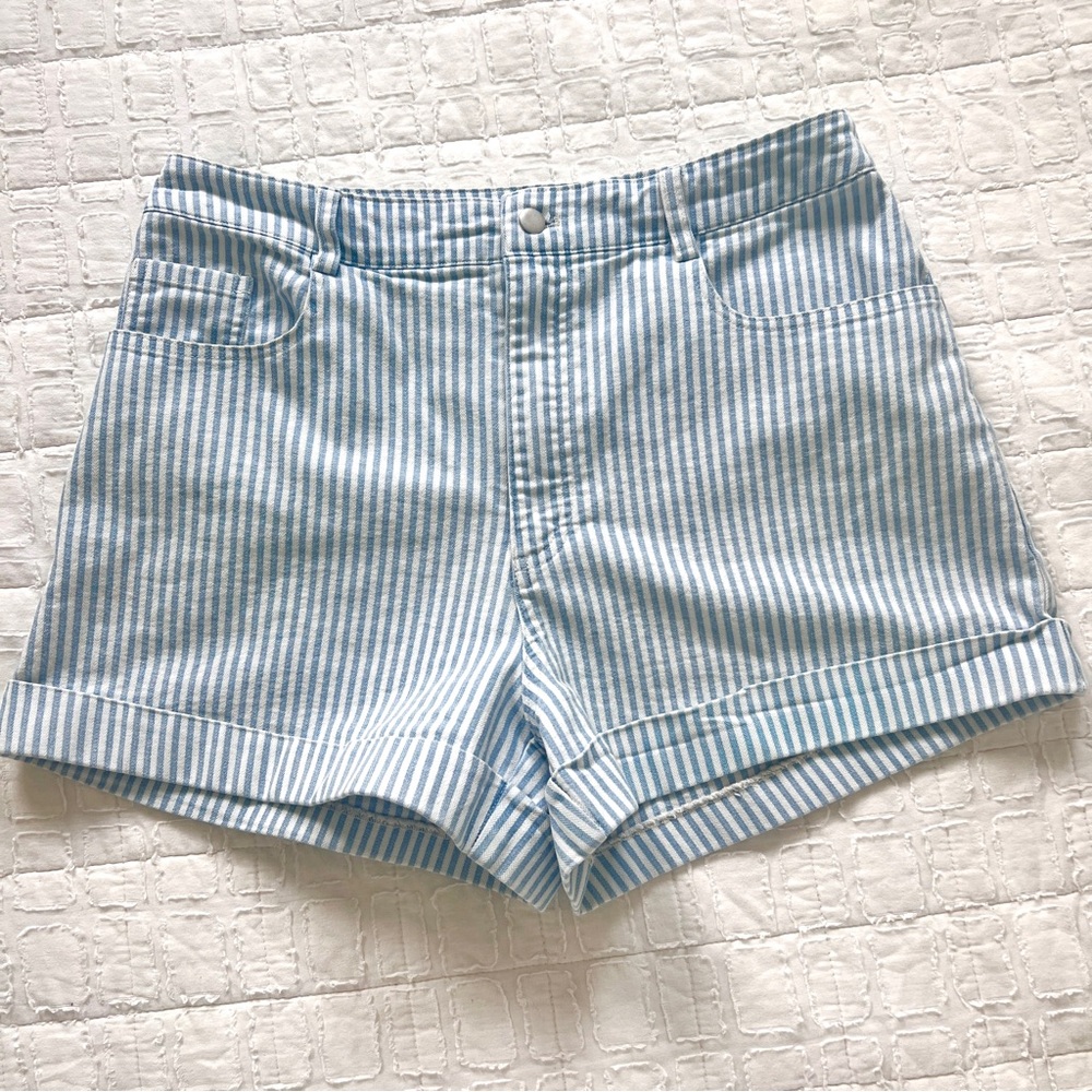 Francesca’s Harper Striped Light Blue Women's Shorts EUC
